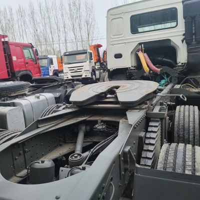 Las 10 ruedas resistentes dan en segundo lugar el camión usado Howo del tractor de Sinotruck con el motor de Weichai