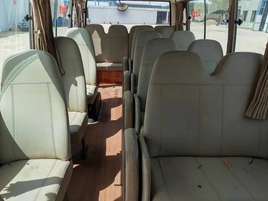 2017 autobús usado del práctico de costa de Toyota del año 29 asientos con el motor diesel 1Hz con la puerta de plegamiento