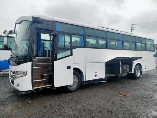 La conducción a la derecha Yutong utilizó la ventana grande 2+2layout 53seats de Silding de la cabina del equipaje del autobús Zk6112d