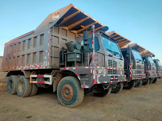 Camión volquete de explotación minera de HOWO con 80 - 120 toneladas dan en segundo lugar el camión en venta