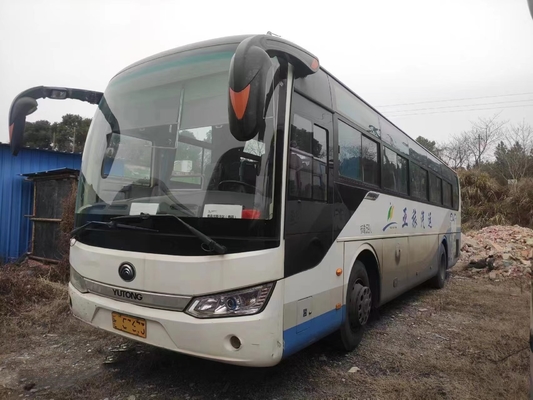 Autobús de dirección derecho usado del autobús de Yutong 2+3layout 59seater de los autocares del 2do autobús grande de la mano