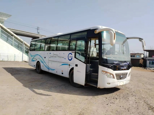 El color blanco de las puertas dobles de los asientos del Microbus 43 de la segunda mano utilizó el motor del autobús ZK6102D Yuchai de Yutong
