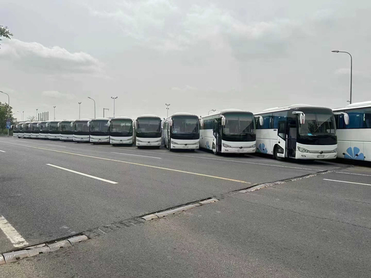 Los asientos blancos usados del color 50 del autobús de lujo plano resorte autobús ZK6119 de Yutong de la mano del motor raro medio de la puerta de 2018 años el 2do