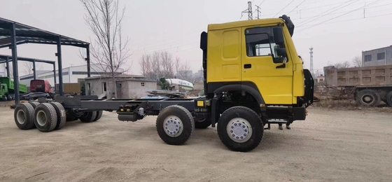 Chasis usado del camión del cargo de Sinotruck Howo del modo de la impulsión de los camiones 8×4 del cargo 11 metros de largo 12 neumáticos