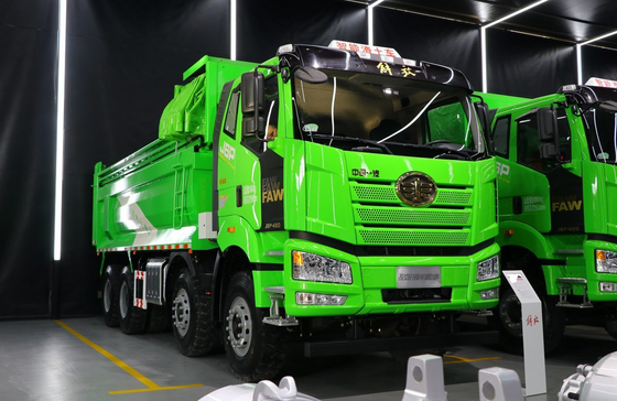 Camiones usados Tipers para la venta 12 neumáticos FAW J6P camión de basura CNG 460hp cabina de techo plano