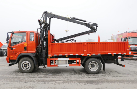 Grúa Camión montado Peso de elevación 4 toneladas Dayun 4 * 2 Cabina única y media agarrando madera 200hp