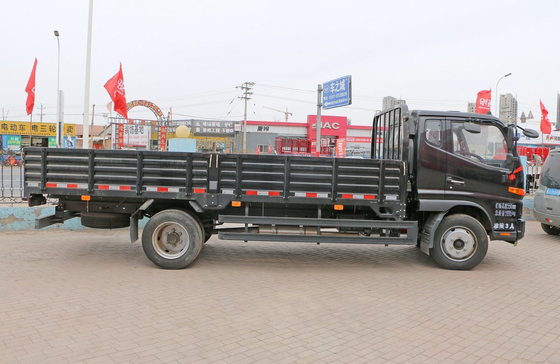 Nuevo camión de carga ligero de color negro 145hp motor diesel carga de 8 toneladas cabina única y media