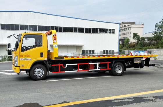 Pequeños camiones de remolque de destrozos cama plana 4500mm distancia entre ejes 190hp motor diesel de seis velocidades manual
