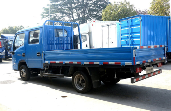 Camiones de carga en Ghana Camión SAIC ligero 2 filas asientos caja de cama plana cilindrada del motor 2300cc