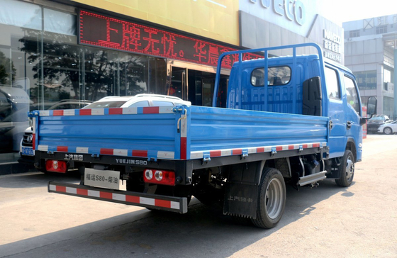 Camiones de carga en Ghana Camión SAIC ligero 2 filas asientos caja de cama plana cilindrada del motor 2300cc