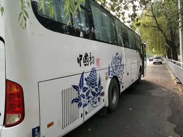 Yutong usado el color blanco transporta 47 asientos las buenas condiciones diesel del autobús de Yutong de 2013 años