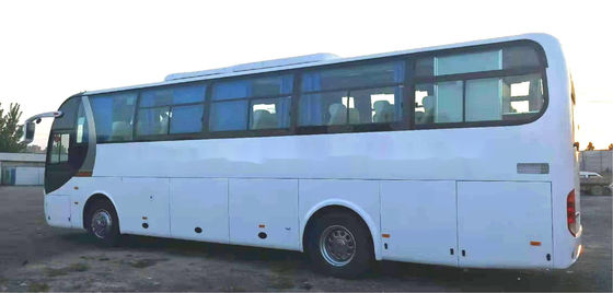 Los asientos usados del autobús ZK6110 51 de Yutong utilizaron el bus turístico que el chasis de acero salió de puertas dobles de dirección