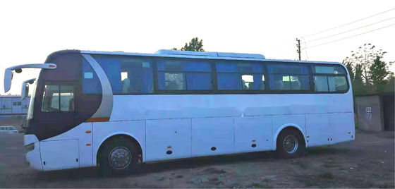 Los asientos usados del autobús ZK6110 51 de Yutong utilizaron el bus turístico que el chasis de acero salió de puertas dobles de dirección
