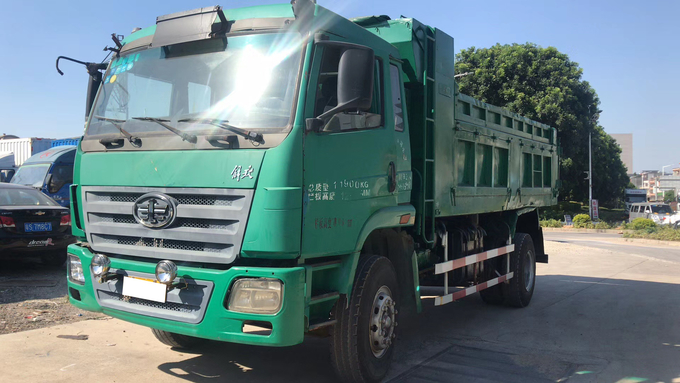 Camión volquete usado 4x2 235HP 2009 años con las buenas condiciones JIEFANG FOTON DONGFENG