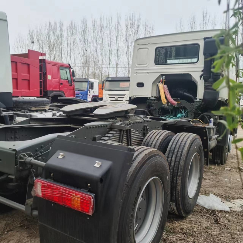 Las 10 ruedas resistentes dan en segundo lugar el camión usado Howo del tractor de Sinotruck con el motor de Weichai