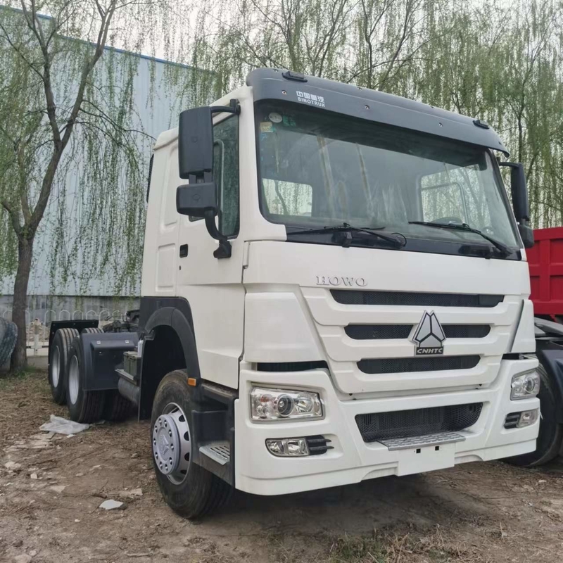 Las 10 ruedas resistentes dan en segundo lugar el camión usado Howo del tractor de Sinotruck con el motor de Weichai