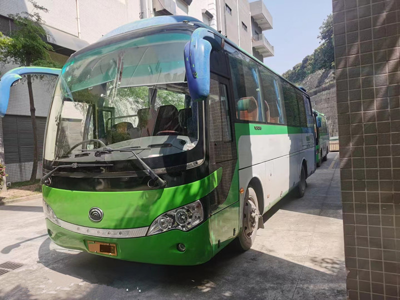 39 coche usado asientos RHD del autobús ZK6888 de Yutong que dirige los motores diesel para el transporte