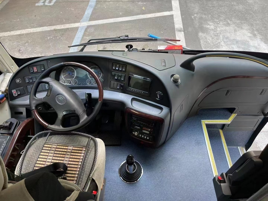 39 coche usado asientos RHD del autobús ZK6888 de Yutong que dirige los motores diesel para el transporte