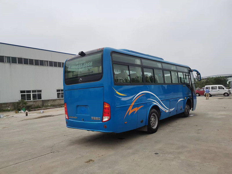 37 dirección usada asientos del autobús ZK6842D Front Engine Coach RHD de Yutong para el transporte