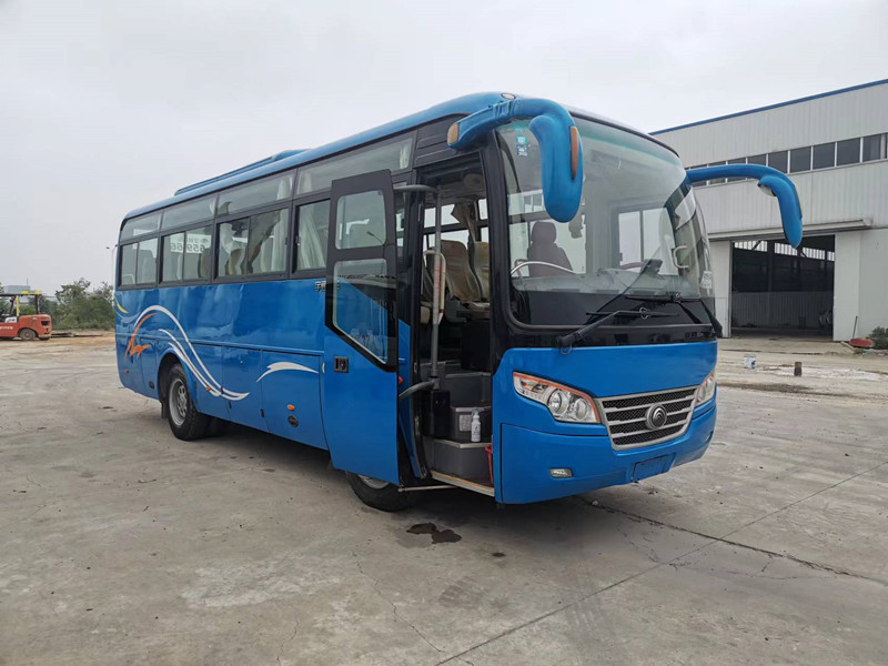 37 dirección usada asientos del autobús ZK6842D Front Engine Coach RHD de Yutong para el transporte