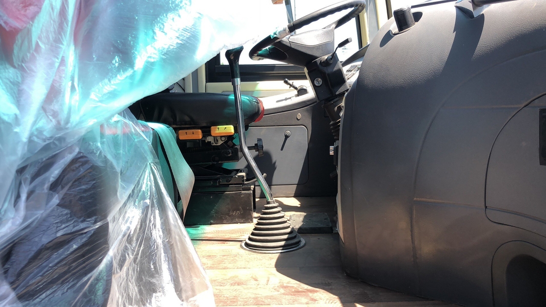 El motor Rhd de Raer utilizó los autobuses de Yutong que ZK6107H entrenan el vehículo 47seats de Two Doors Luxury