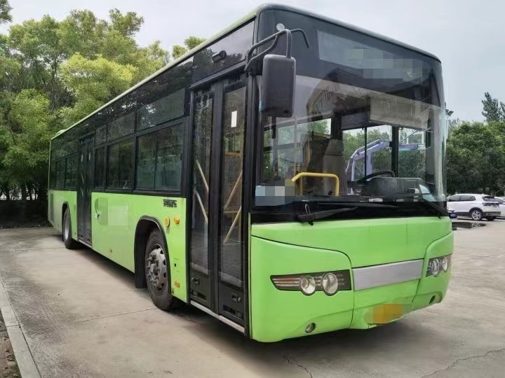 Motor diesel usado ciudad de Bus 60seats del coche de la conducción a la derecha del autobús de Zk6128 Yutong que hace turismo