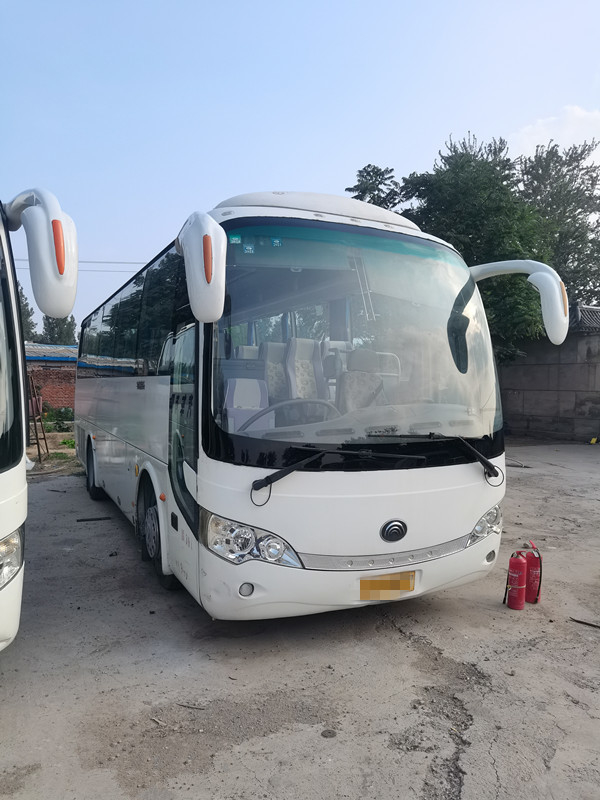 39 autobús usado de Yutong de los asientos ZK6908 para el transporte que dirige los motores diesel de LHD