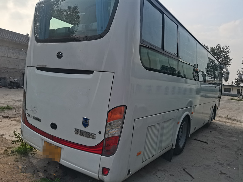 39 autobús usado de Yutong de los asientos ZK6908 para el transporte que dirige los motores diesel de LHD