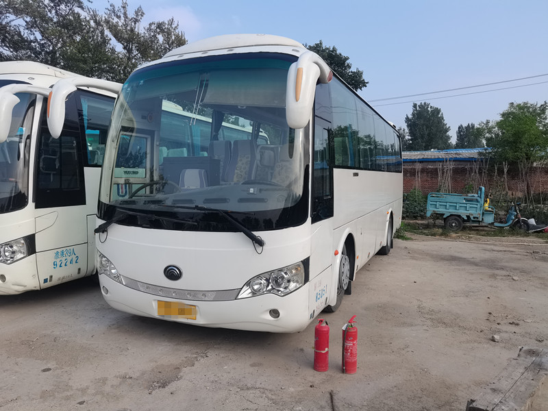 39 autobús usado de Yutong de los asientos ZK6908 para el transporte que dirige los motores diesel de LHD