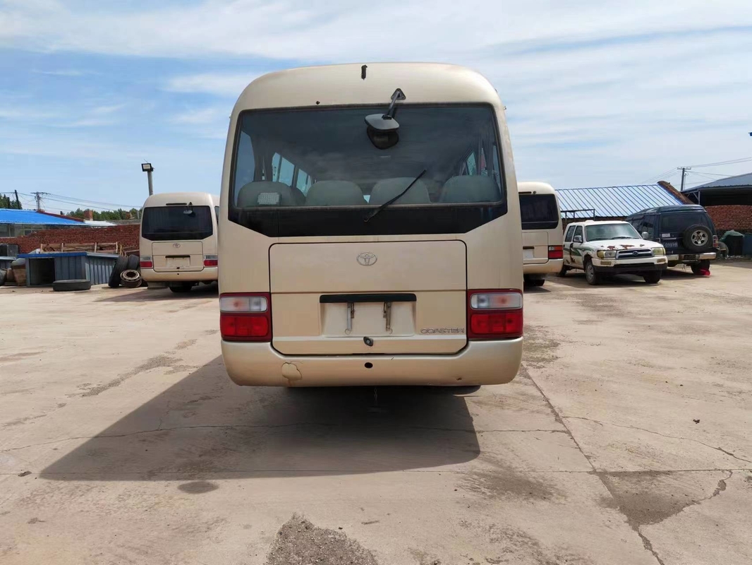 2017 autobús usado del práctico de costa de Toyota del año 29 asientos con el motor diesel 1Hz con la puerta de plegamiento