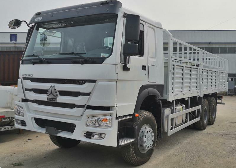 2 cerca potente Trailers Truck del doble del camión 420hp del cargo del euro Ii Howo del camión del cargo de las furgonetas