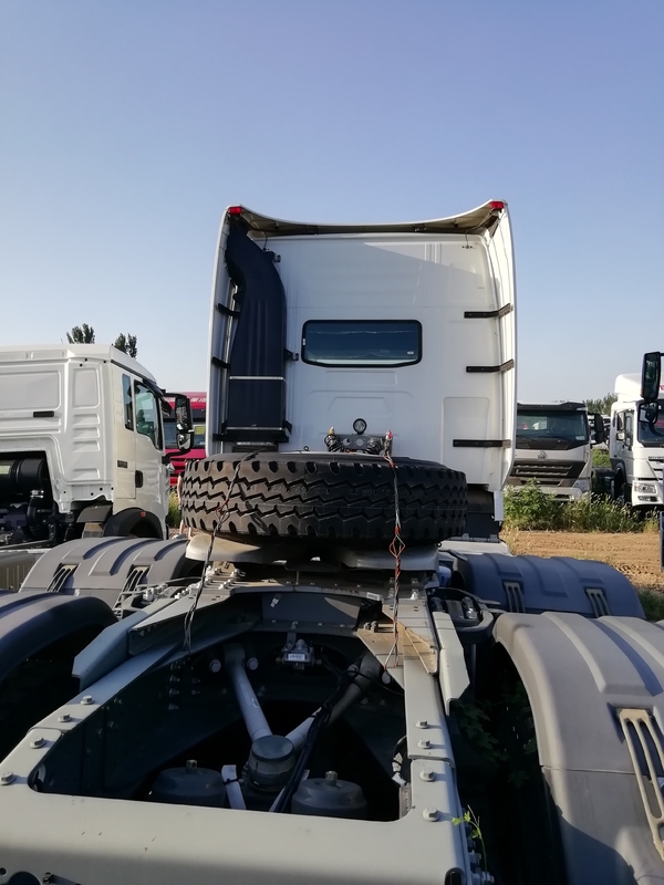 10 cabeza resistente del camión del tractor de Sinotruk 6x4 420hp del tractor del policía motorizado HOWO A7