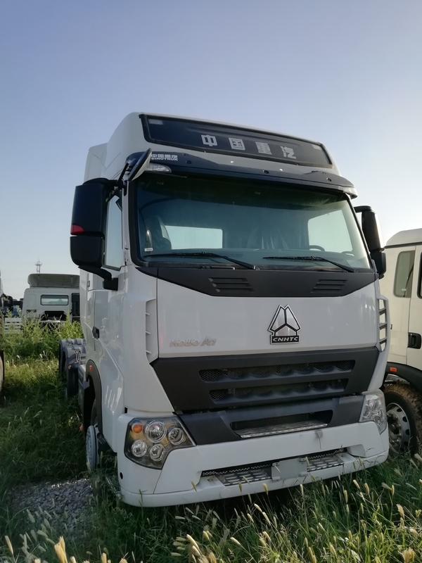 10 cabeza resistente del camión del tractor de Sinotruk 6x4 420hp del tractor del policía motorizado HOWO A7