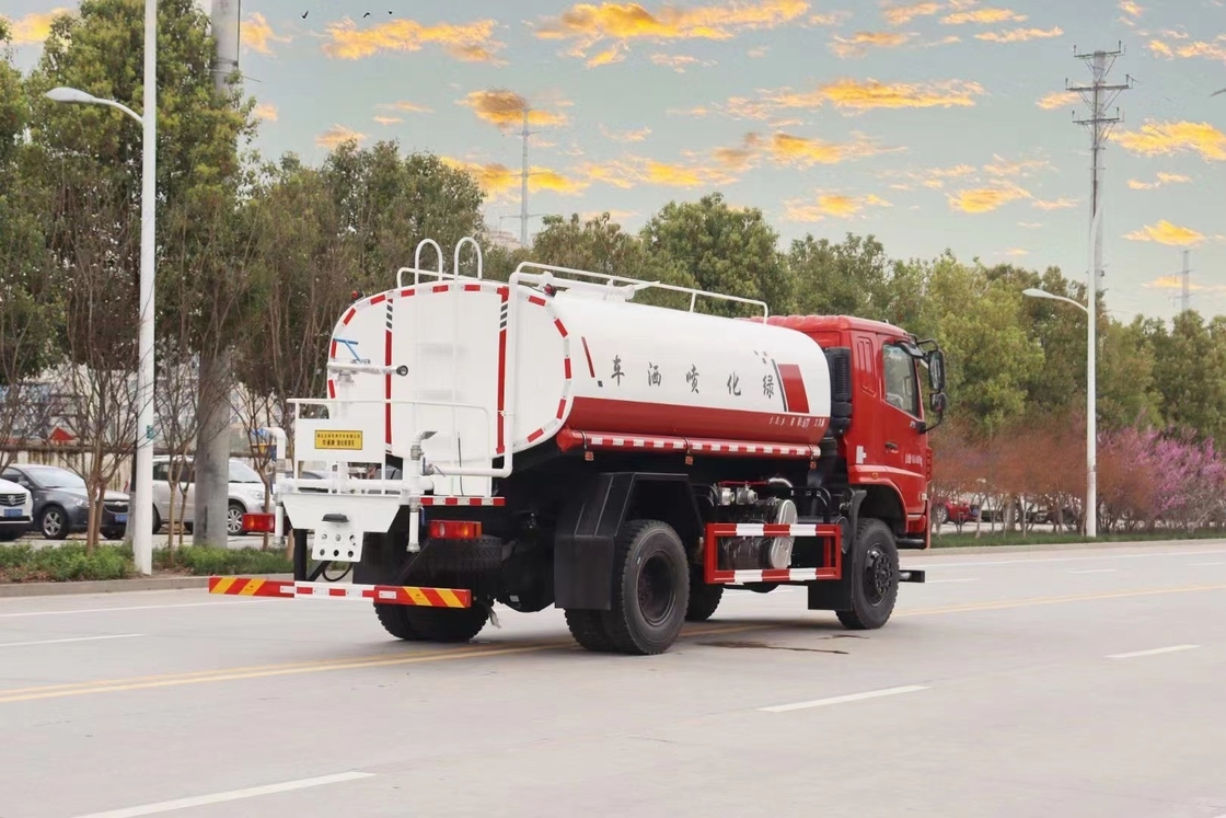 Saneamiento del vehículo del propósito especial de SPV del petrolero de camino de la impulsión del camión 4X4 de la regadera del agua 12000 litros de tanque