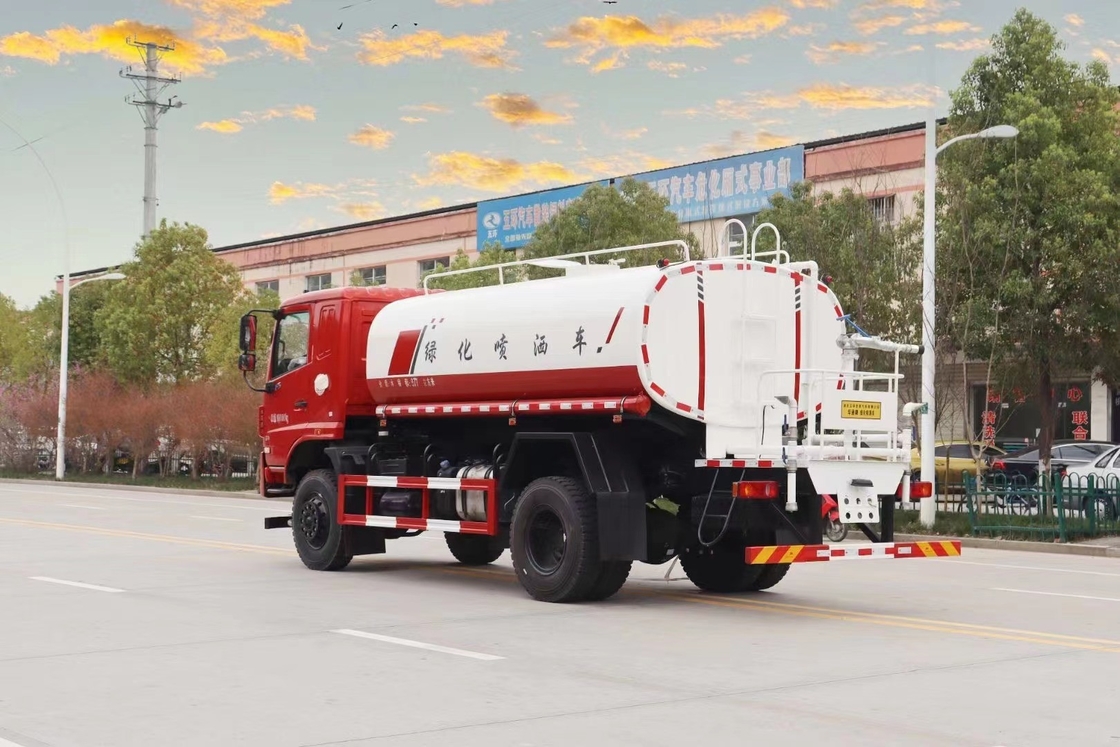 Saneamiento del vehículo del propósito especial de SPV del petrolero de camino de la impulsión del camión 4X4 de la regadera del agua 12000 litros de tanque