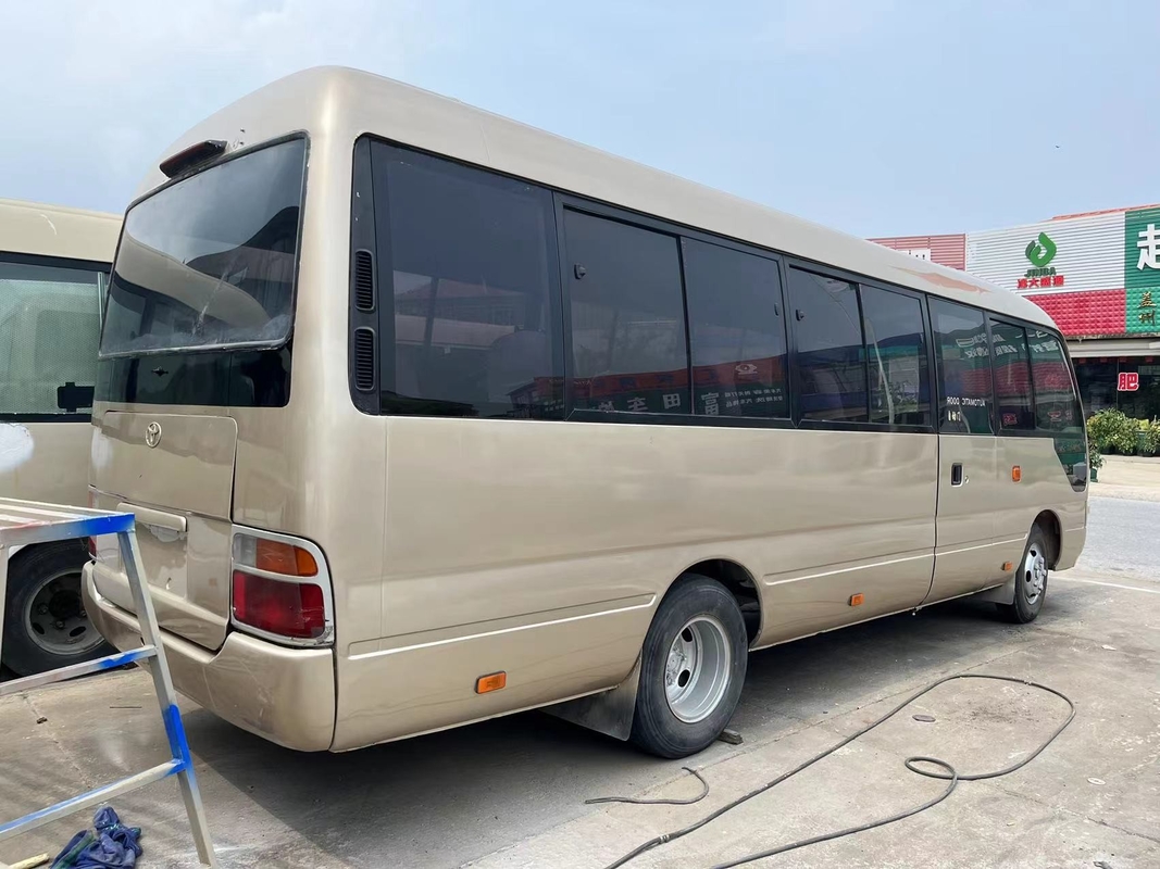 2013 autobús usado del práctico de costa de Toyota del año 23 asientos con la nueva pintura del motor diesel 1Hz