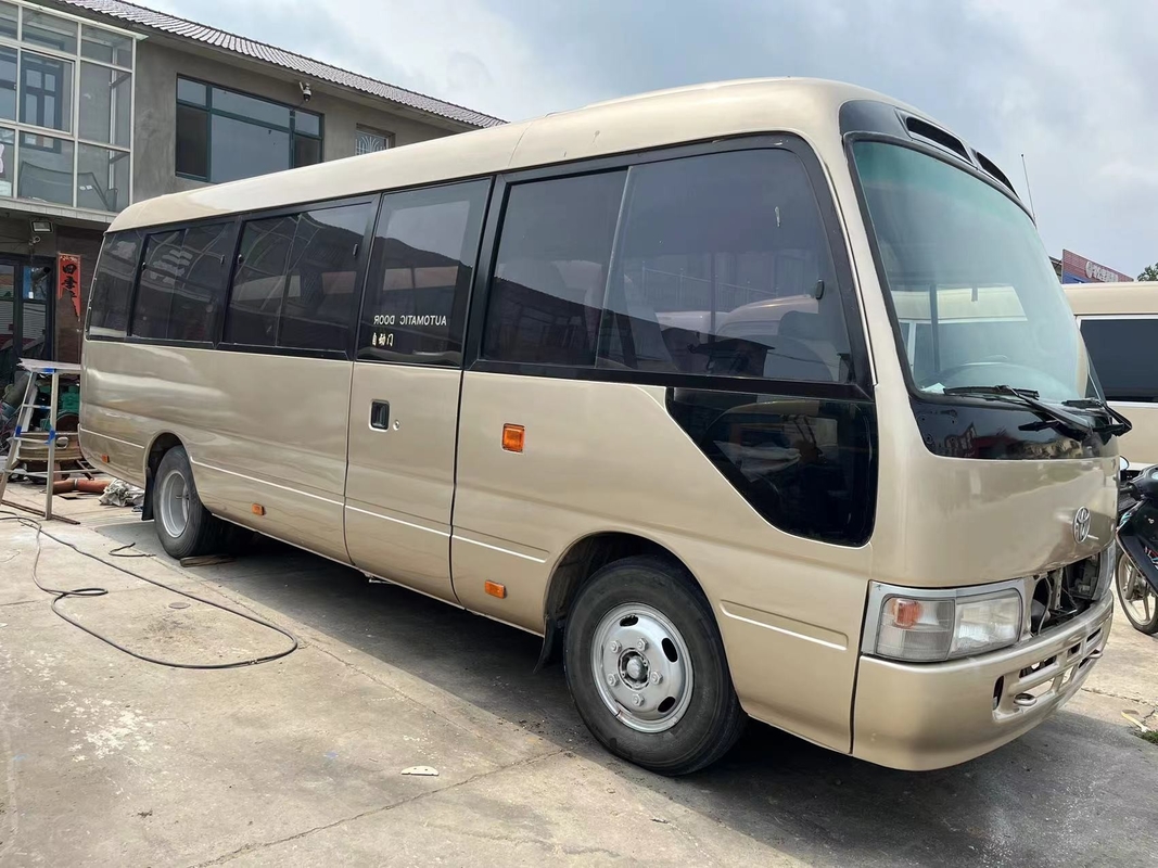 2013 autobús usado del práctico de costa de Toyota del año 23 asientos con la nueva pintura del motor diesel 1Hz