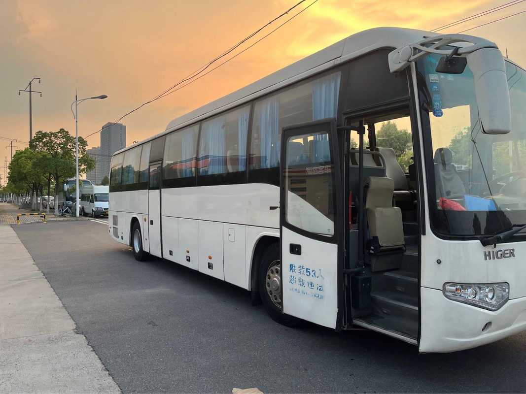 Una marca más alta de la suspensión del aire utilizó el motor diesel doble KLQ6129 de las puertas Wp.7 de Bus 53 Seater del coche