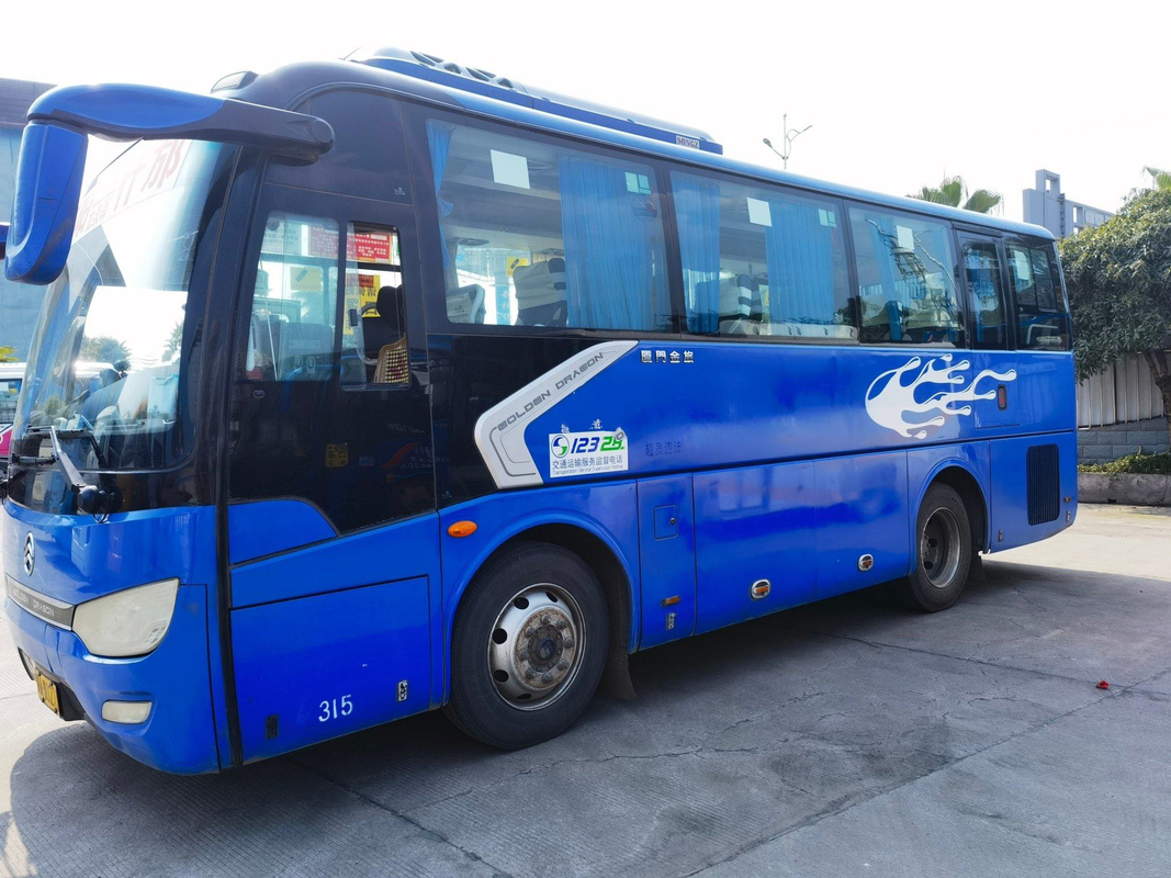 autobús de oro del motor de la parte posterior de Dragon Mini Bus Vehicle Tourist XML6807 de la disposición 30seats 2+2