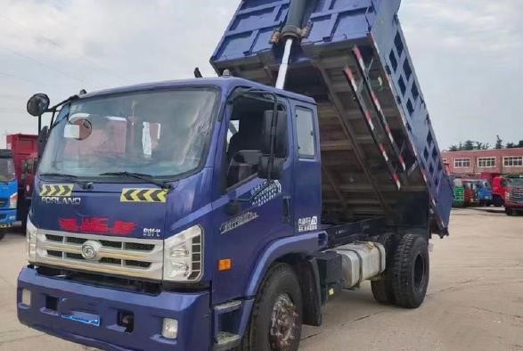 Pequeña capacidad de Tipper With 8ton del descargador del camión volquete de Foton Forland 4X2 en venta