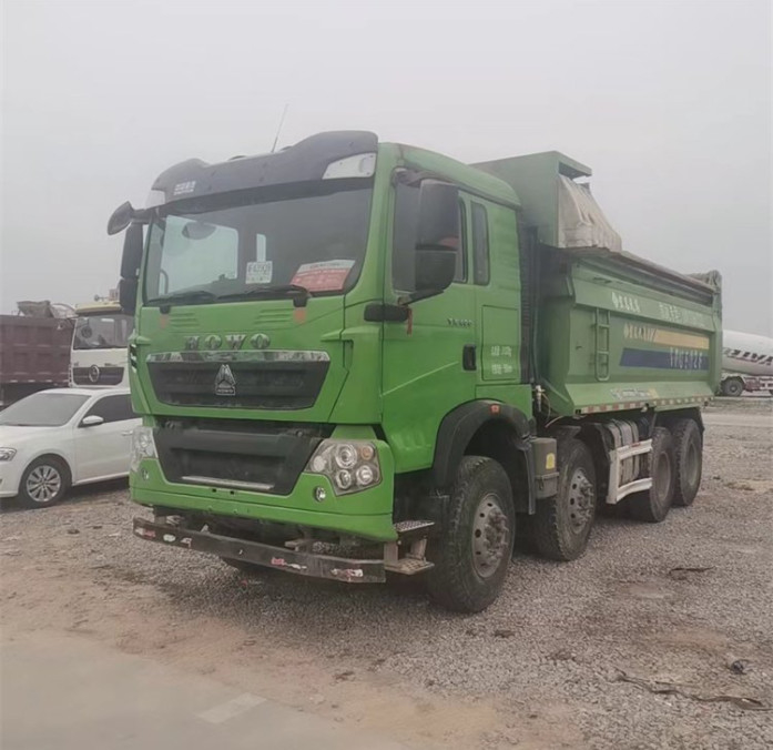 Camión volquete usado árboles Tipper With 375HP 317HP de Howo 8x4 cuatro en venta