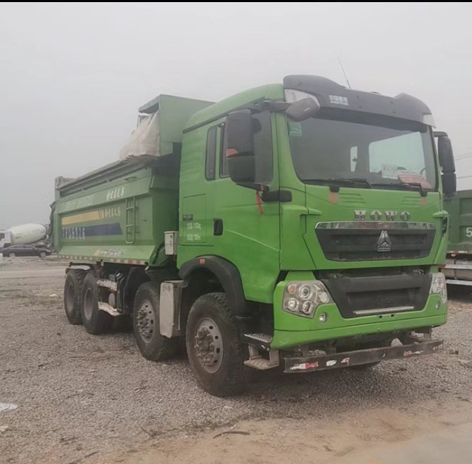 Camión volquete usado árboles Tipper With 375HP 317HP de Howo 8x4 cuatro en venta