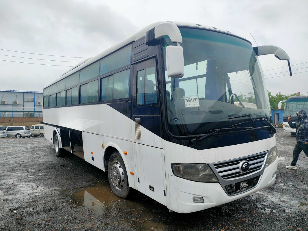 La conducción a la derecha Yutong utilizó la ventana grande 2+2layout 53seats de Silding de la cabina del equipaje del autobús Zk6112d