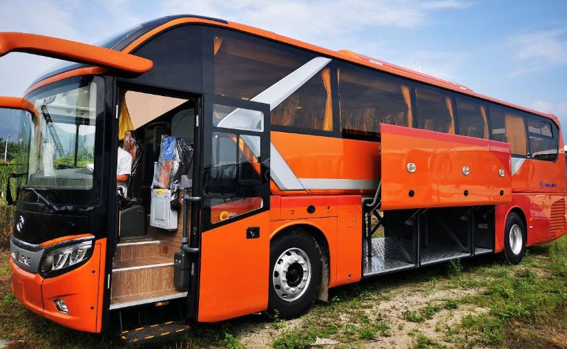 2021 dirección del motor RHD de Bus With Diesel del coche de Kinglong XMQ6127cy de la llegada de los asientos del año 53 nueva nueva