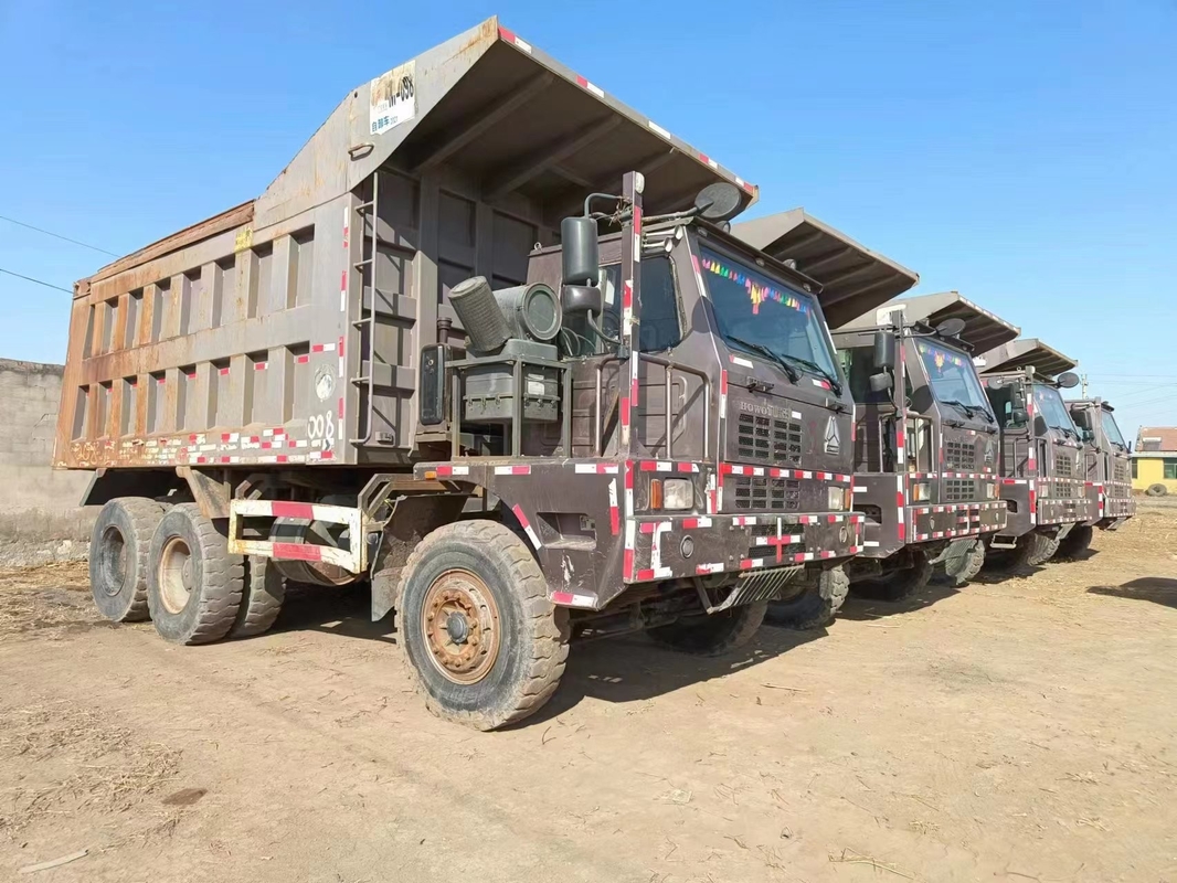 Camión volquete de explotación minera de HOWO con 80 - 120 toneladas dan en segundo lugar el camión en venta