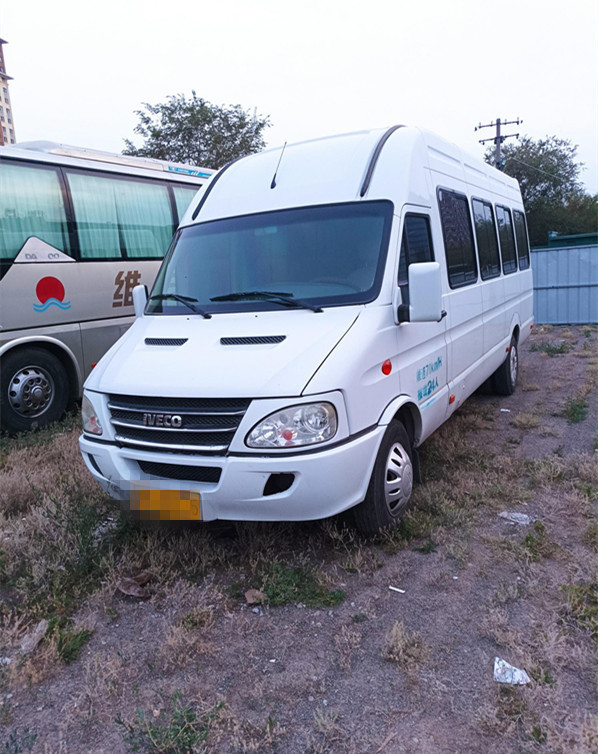 Autobús usado 2017 del año 23 Seater Iveco con el aire acondicionado de Seat de cuero en buenas condiciones