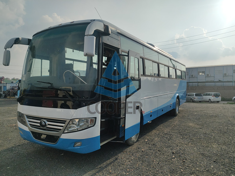 Año 2014 53 Seater Yutong utilizó el autobús ZK6112D RHD que manejaba el nuevo aire acondicionado de Seat