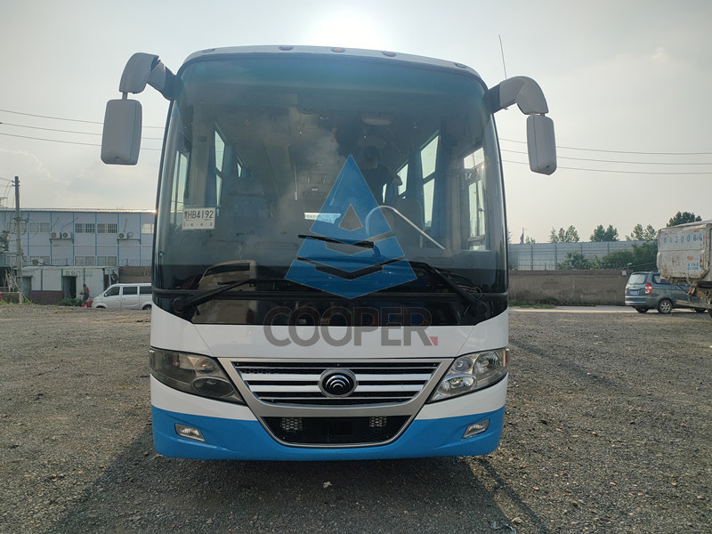 Año 2014 53 Seater Yutong utilizó el autobús ZK6112D RHD que manejaba el nuevo aire acondicionado de Seat