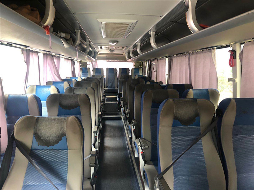 El euro 3 Yutong usado pasajero transporta el coche Emission Rhd Lhd de la segunda mano 39 asientos