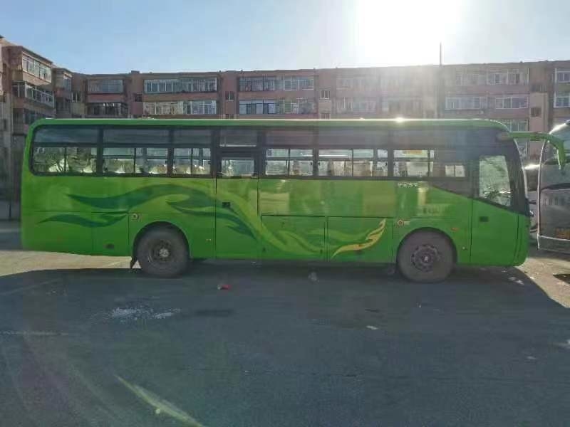 Mini furgoneta de segunda mano Yutong ZK6102D Autobús de motor delantero 43 plazas Puertas dobles LHD/RHD